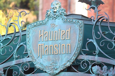 999人の幽霊が住むといわれている洋館ホーンテッド・マンション