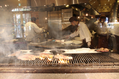 ステーキを焼いているところ