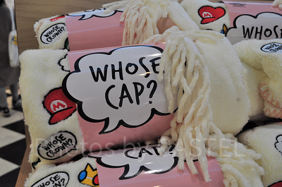 WHOSE CAP?　ブランケット