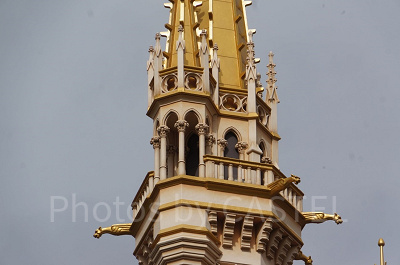 一番高い塔が金色な理由