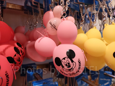 ミッキーバルーンのバッグチャームケース付き