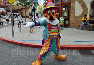 ユニバ20周年の衣装を着たウッディウッドペッカー