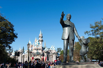 あるある ディズニーでイライラする瞬間8選 混雑 開園ダッシュ 前が見えないなど