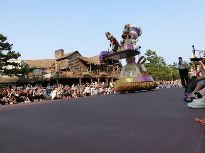 ディズニー ショー パレード中止の理由とは 雨キャン 風キャン 熱キャン