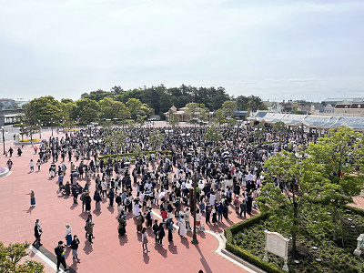 最新 ディズニー開園待ち徹底ガイド 早まる開園時間 何時から並ぶべき 混雑状況や入園の流れを解説