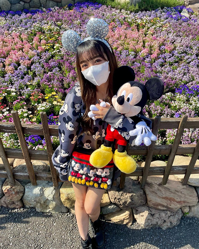 ディズニーカチューシャ シルバーカラーのスパンコールカチューシャを紹介 おすすめコーデも