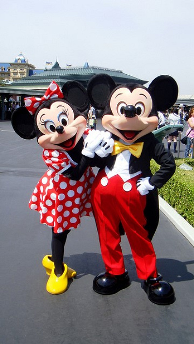 ディズニーキャラクターとの写真のコツ 整列グリでキャラクターと写真を撮るコツ ディズニーランド編 ディズニーキャラクターとの写真のコツ 整列グリでキャラクターと写真を撮るコツ ディズニーランド編