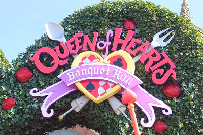 ふしぎの国のアリスの ハートの女王 解説 赤の女王との関係は