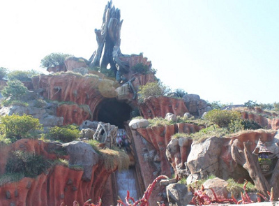 保存版 ディズニーランドとシーどっちがおすすめ 新エリアとソアリンなど6つのポイントを比較