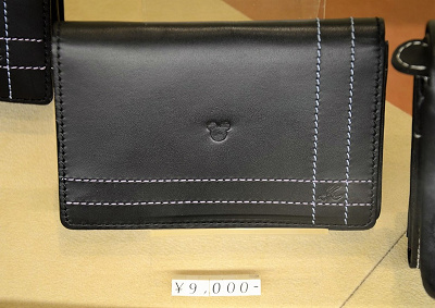 ディズニーランドの財布 バッグ19選 高級感あふれるレザー 革のお土産におすすめのグッズ ディズニーランドの財布 バッグ19選 高級感あふれるレザー 革のお土産におすすめのグッズ