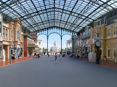 ディズニーランドが空いている時期を解説 閑散期や梅雨 イベントの谷間は狙い目