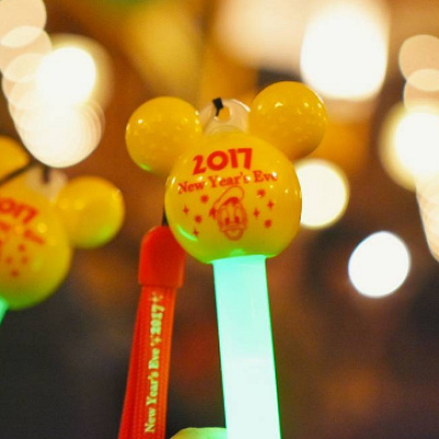 2017年スペシャルグッズ。ゲストのみんなでペンライトを振ろう！