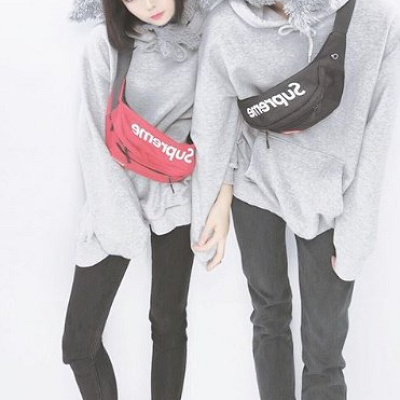 ユニセックスなデザインのパーカーをいかしたおそろコーデ