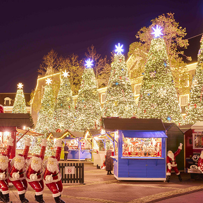 広場にはクリスマスマーケットが出現／ハウステンボスのイルミネーション2022