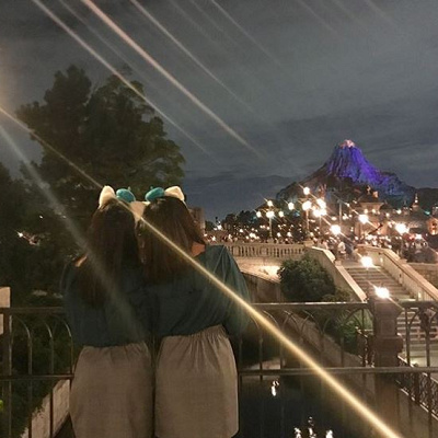 深緑で大人っぽくまとめたジェラトーニコーデ