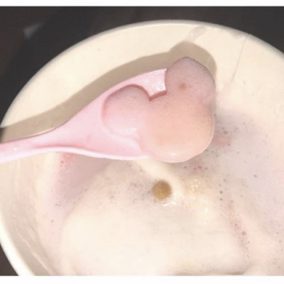 もなかから現れた隠れミッキー！