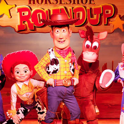 『トイ・ストーリー』の仲間たちが登場するランチショー