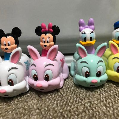 手のひらサイズのプルバックトイです！