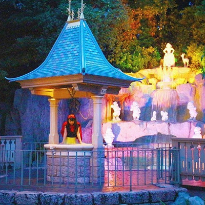 白雪姫の願いが叶う井戸| キャステル | CASTEL ディズニー情報