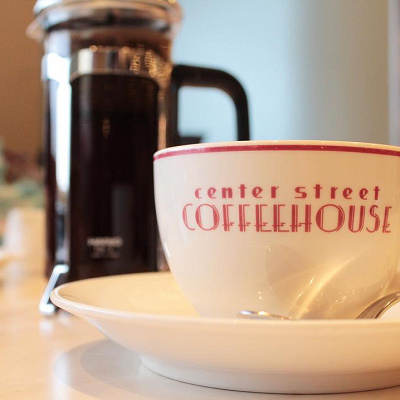 落ち着いたレストランで優雅なお食事を