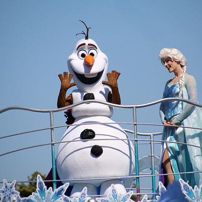 アナとエルサのフローズンファンタジーパレード