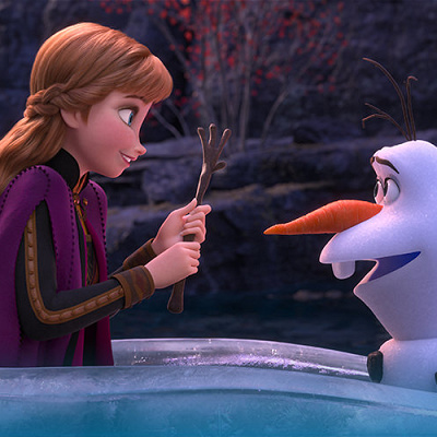 立ち上がるアナ