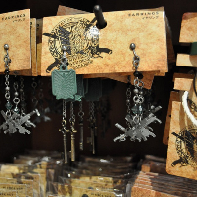 進撃の巨人イヤリング