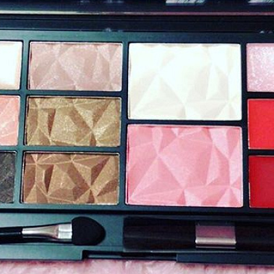 オーロラのコスメ内容