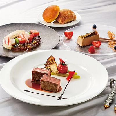 ビーフステーキ～フォアグラ入りポルト酒のソース～