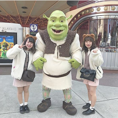 ベージュ×ホワイトの鉄板ティムコーデ