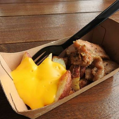 ブラックペッパーチキン＆ベイクドポテトのチーズソース