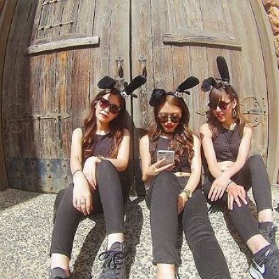 黒タンクトップ