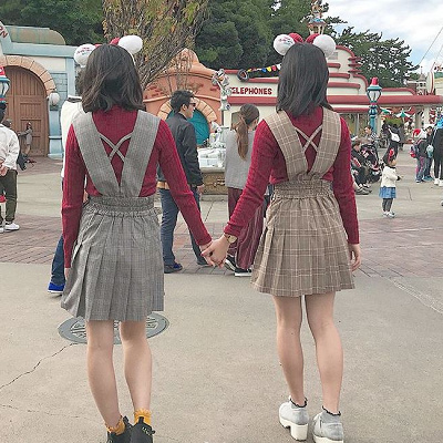 ボルドーとチェックのスカート