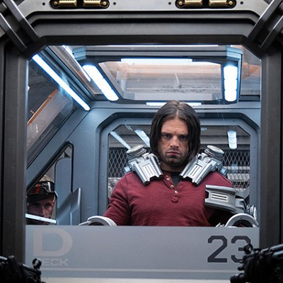 拘束されるバッキー