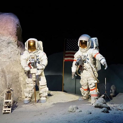 バズと歴史的な宇宙飛行士との関係