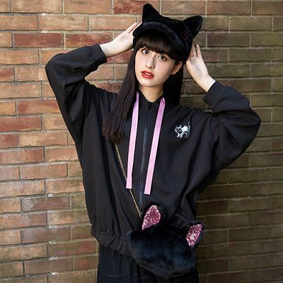 キャップ2,800円／パーカー（レディースS/M） 各4,900円／ポシェット 2,000円