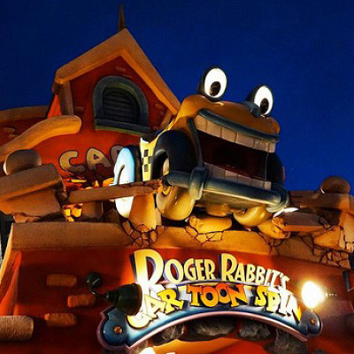 夜のロジャーラビットのカートゥーンスピン