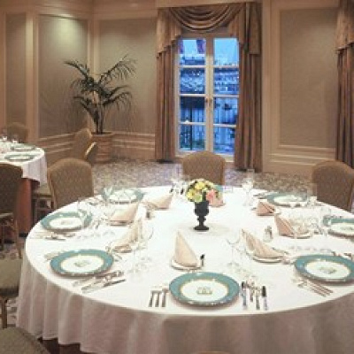 宴会場でお祝い