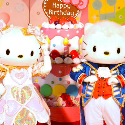 おめかししたキティとダニエルとお誕生日をお祝い