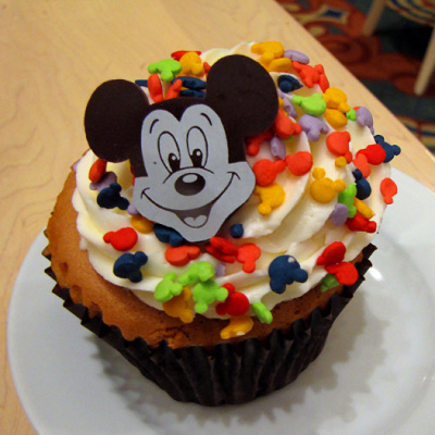 お祝い用カップケーキ