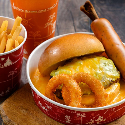 チーズバーガーと骨付きソーセージ