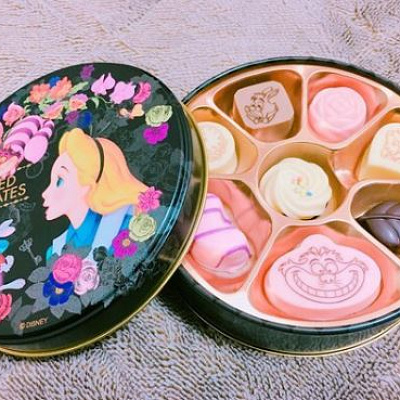 黒いシックな缶も大好評