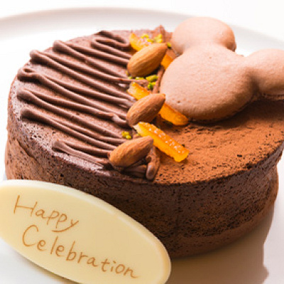 チェックイン前にご宿泊の客室へご用意ができるチョコレートケーキ