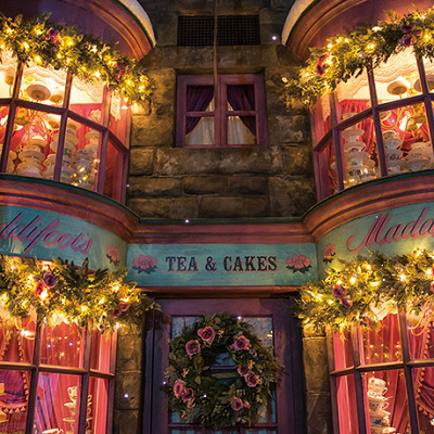 喫茶店「マダム・パディフットの店」（外観のみで入れません）/クリスマス・デコレーション USJ公式