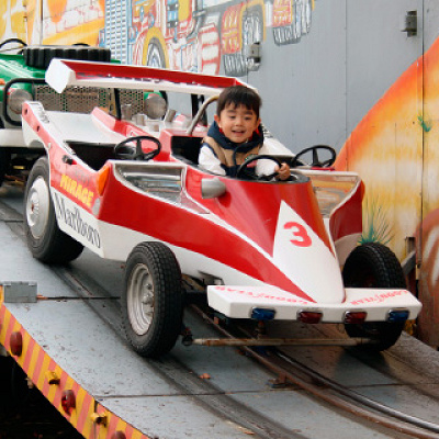 自動車かバスでのアクセスが便利