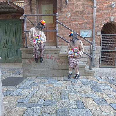 【色違いの双子コーデ】パンツ×スカート