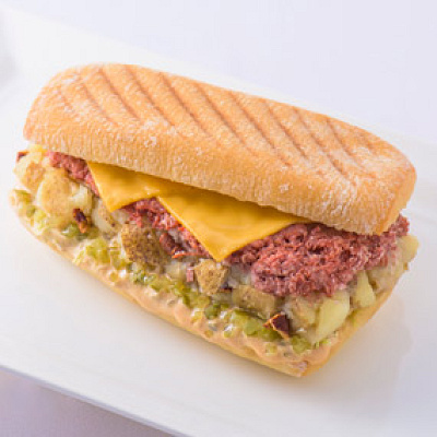 コンビーフとピーカンナッツのチャパタ