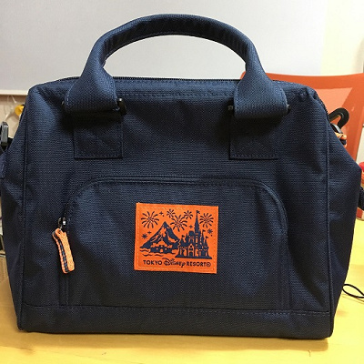 ディズニーリゾートのロゴ入りバッグ