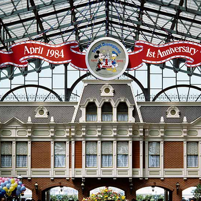 ディズニーランドの1周年ロゴ