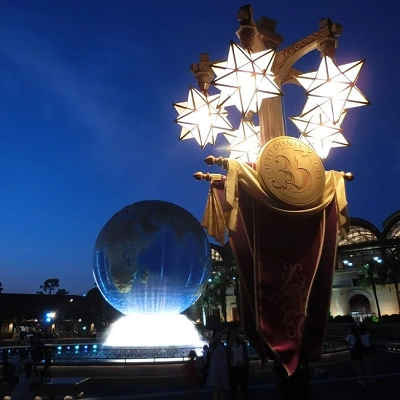 夜のディズニーシーのエントランス